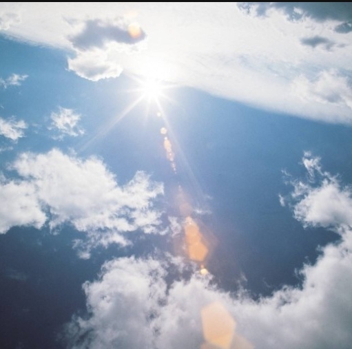 2020년 복날에 먹는 음식들과 삼복더위의 의미를 알려주는 이미지로 각종 피서지와 피서방법 보양음식이 담겨있다.