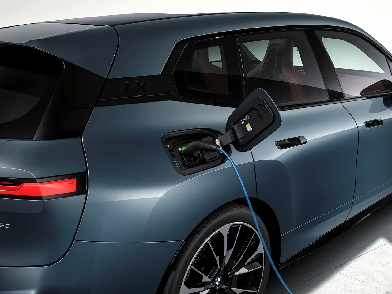 BMW iX 자동차 이미지