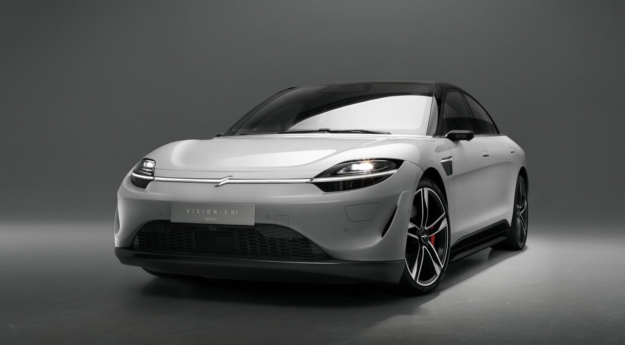 전기 세단으로 나왔던 비전-S는 비전-S 01로 이름이 바뀌었습니다.