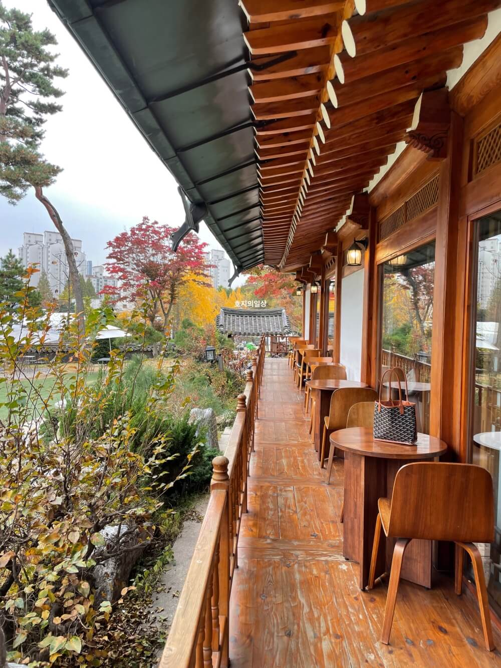 시흥 한옥 베이커리 카페 청화공간 - 창가 야외 좌석
