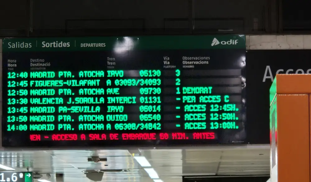 산츠역 대형 전광판