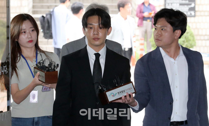 유아인 사진