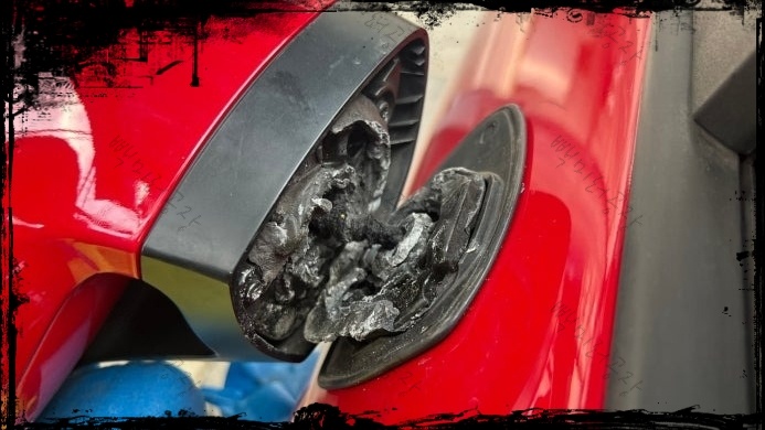 포르쉐 911 사이드미러 파손 수리 전 상태