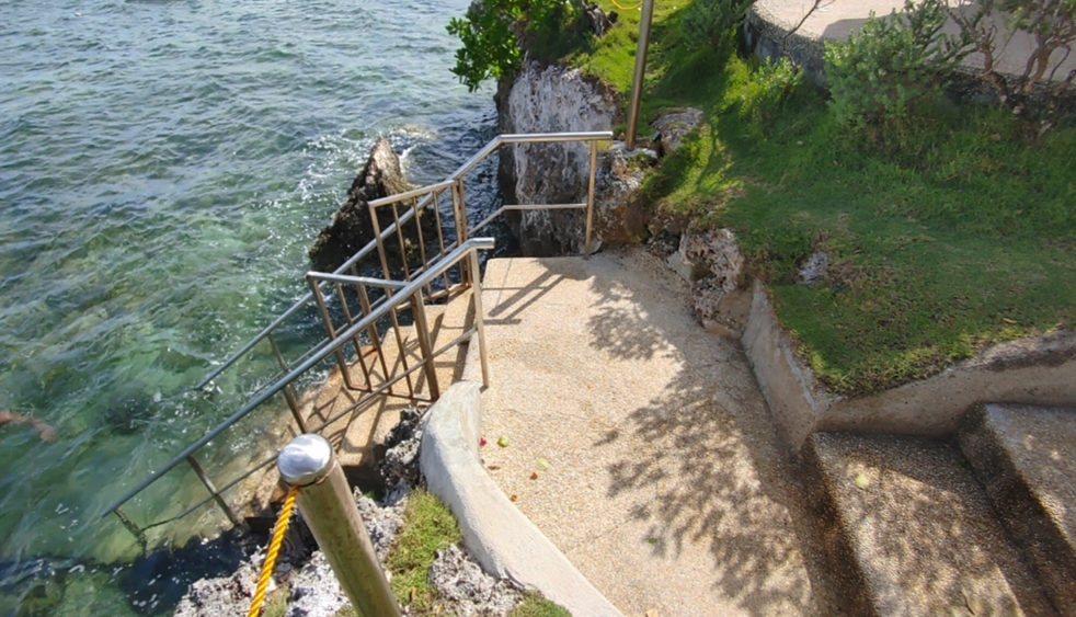 팡라오씨 리조트 앞바다 입수 계단