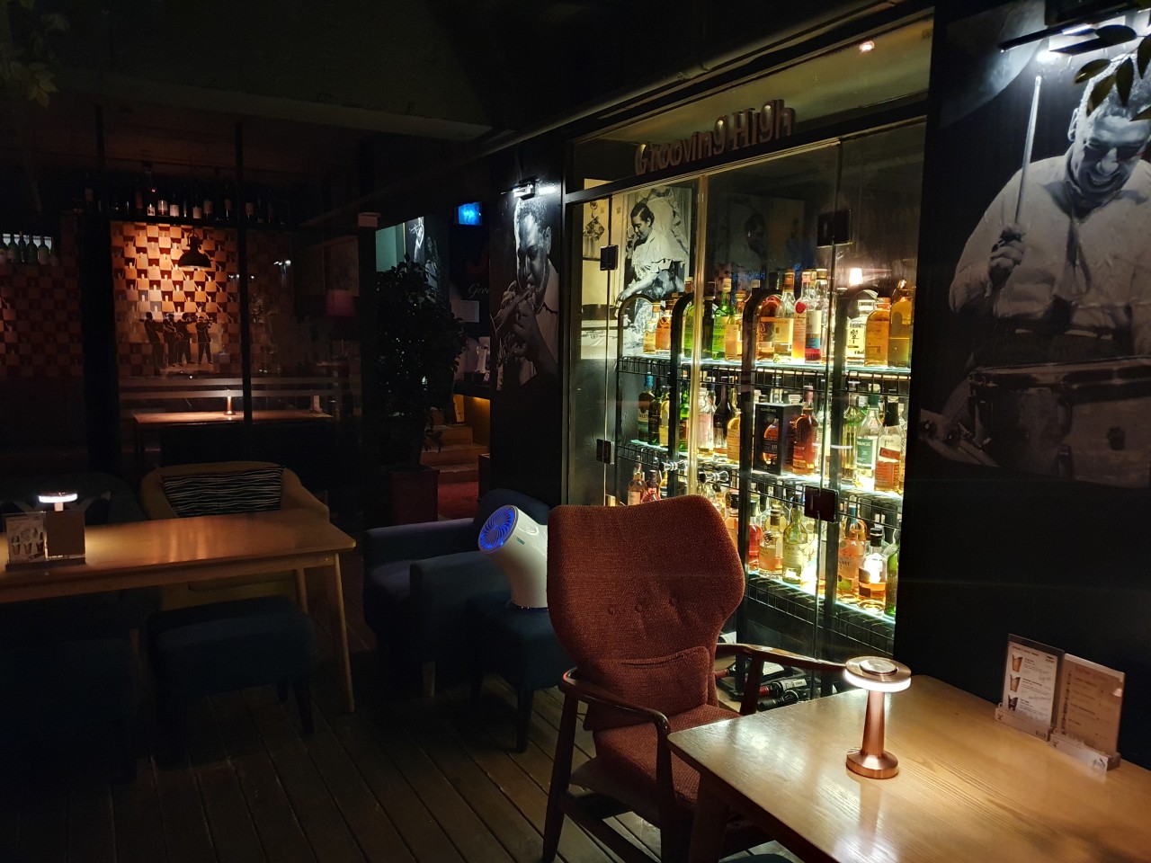 하이엔드 오디오 시스템을 갖춘 완인맥주바 그루빙하이