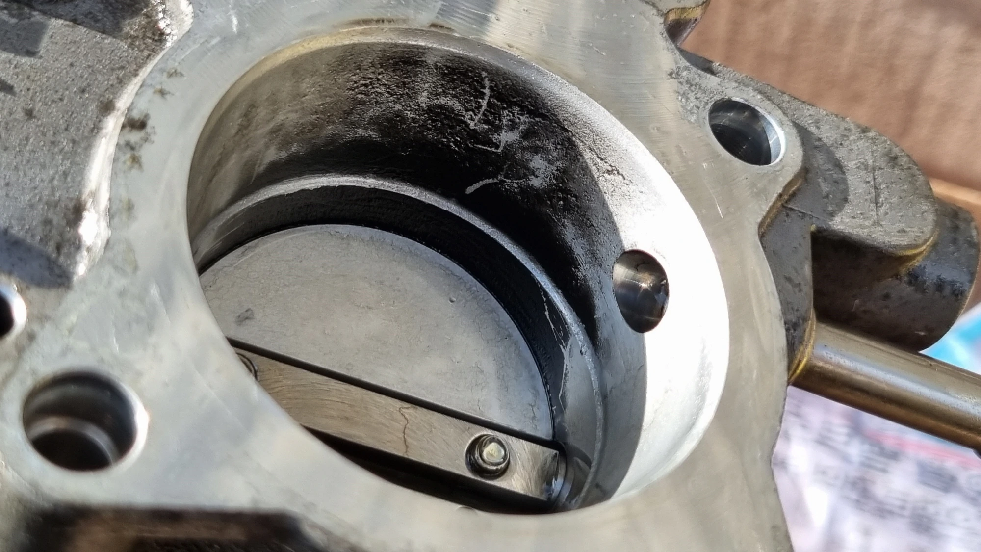 스로틀바디 카본 때