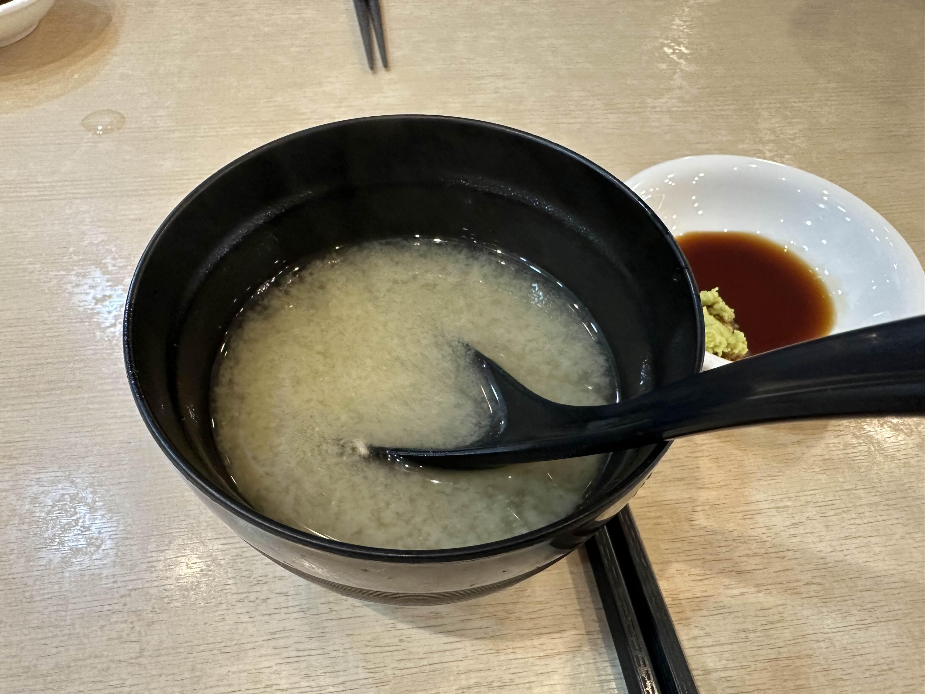 진주 회전 초밥 집 스시츠카무 갤러리아 백화점내 미소된장국