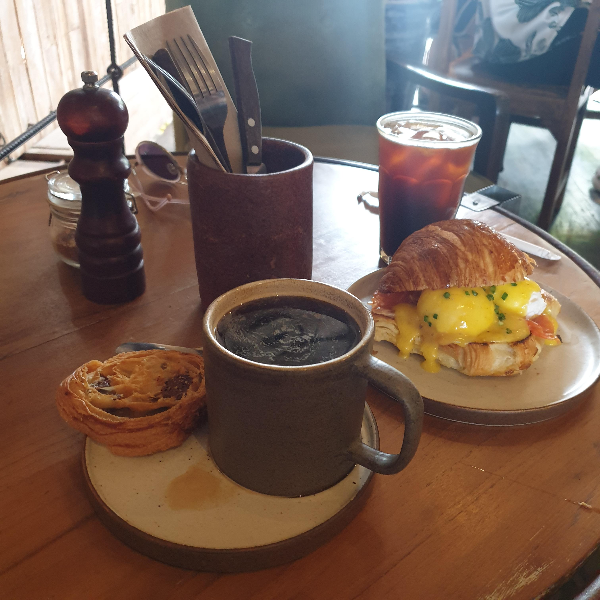 카페 기기수수(GigiSusu): 발리 짱구(Bali Canggu) 지역 카페 ①_주문한 음료와 음식