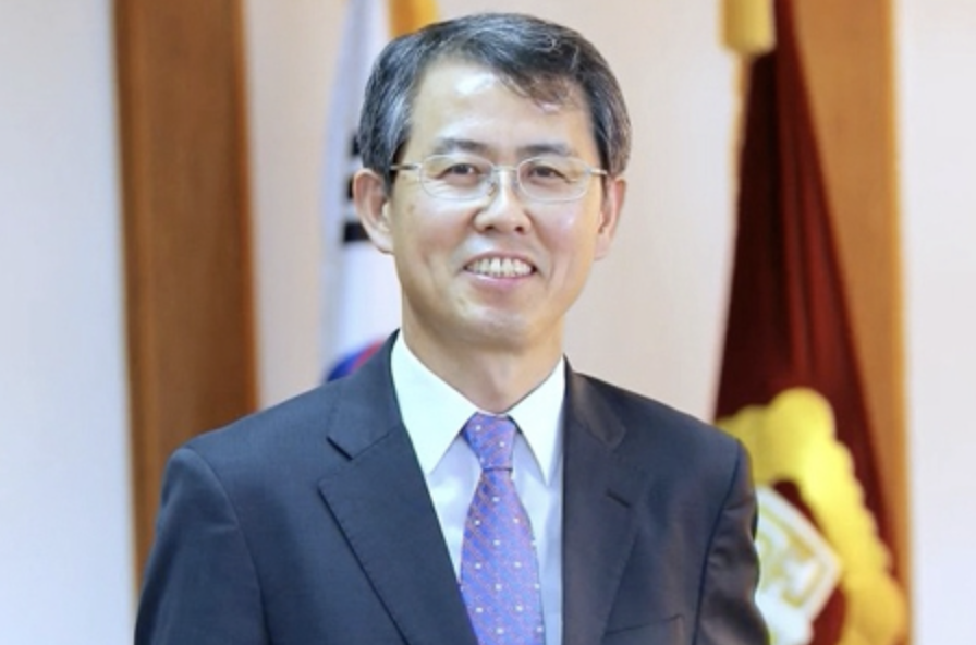 이흥구 대법관