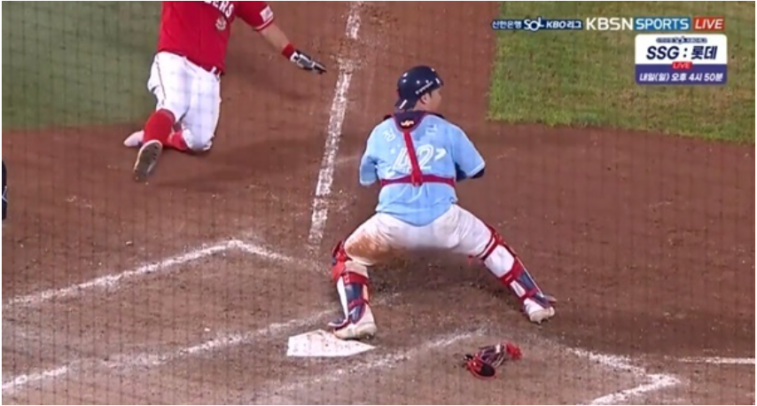 롯데 자이언츠 포스- 태그 아웃 상황