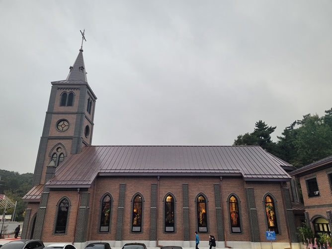 군산 윤지헌성당