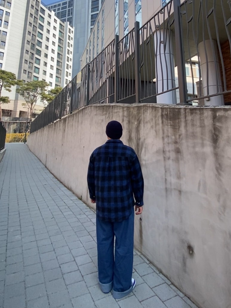 데일리룩('26.3.21.)칼하트 베이직 비니, 어반드레스 블루랙 체크셔츠, 무신사스탠다드 티셔츠, 그리너리크리드 와이드 데님 팬츠, 유니클로 벨트, 나이키 덩크로우 레트로 콩코드