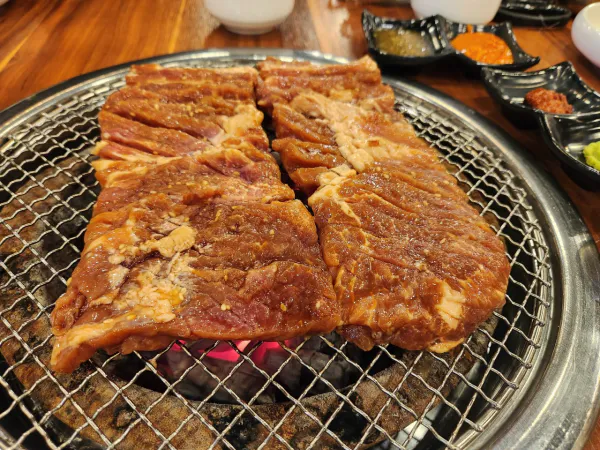 생생정보 대결 맛 대 맛 소고기 생갈비vs양념 돼지구이 음식점 위치