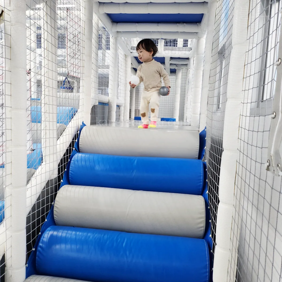 코코파파-키즈카페-놀이기구-정글짐