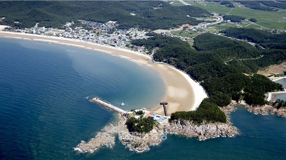 만리포-해수욕장-전경