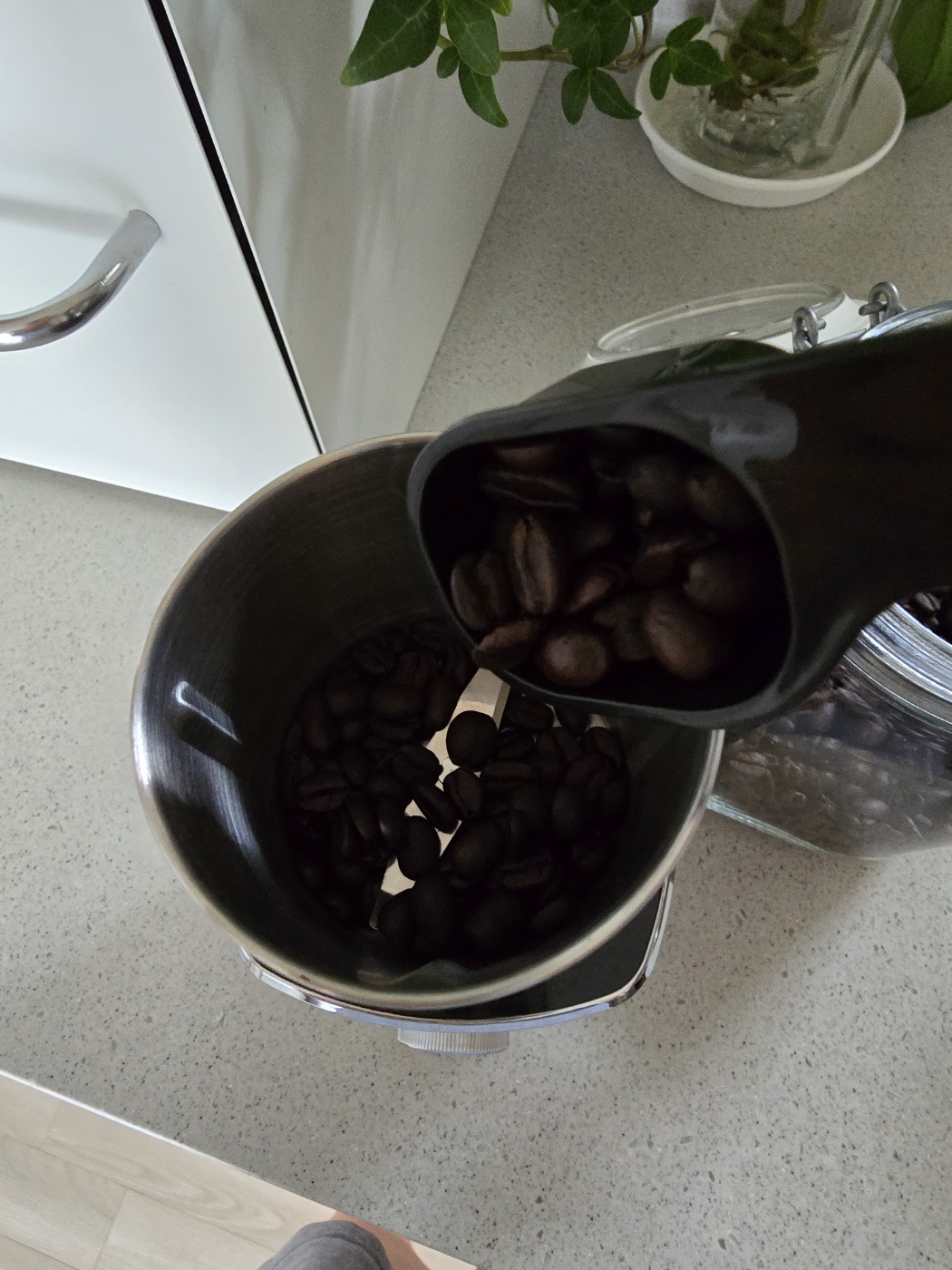 원하는 만큼 원두를 넣어요