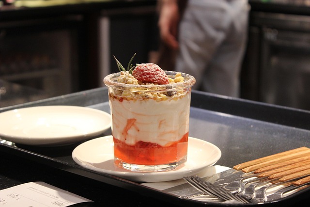 카페에서 핫한 봄 시즌 음료