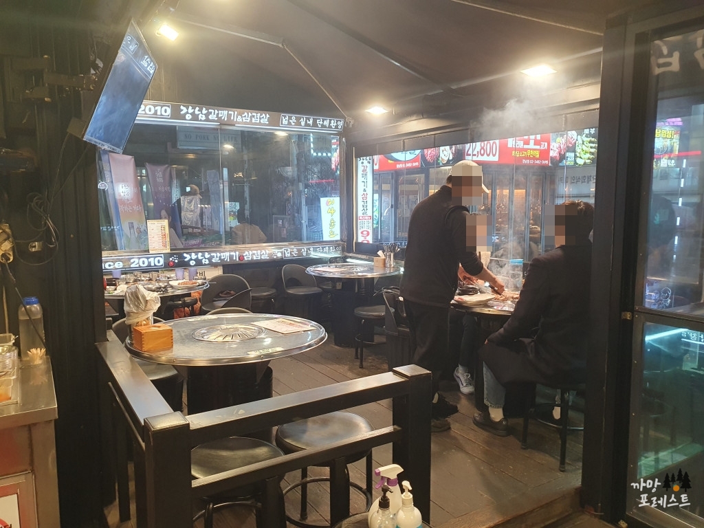 강남 갈매기 & 삼겹살 매장내부