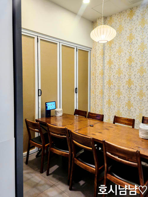 방 4개를 연결한 뽕사부 단체 모임 공간