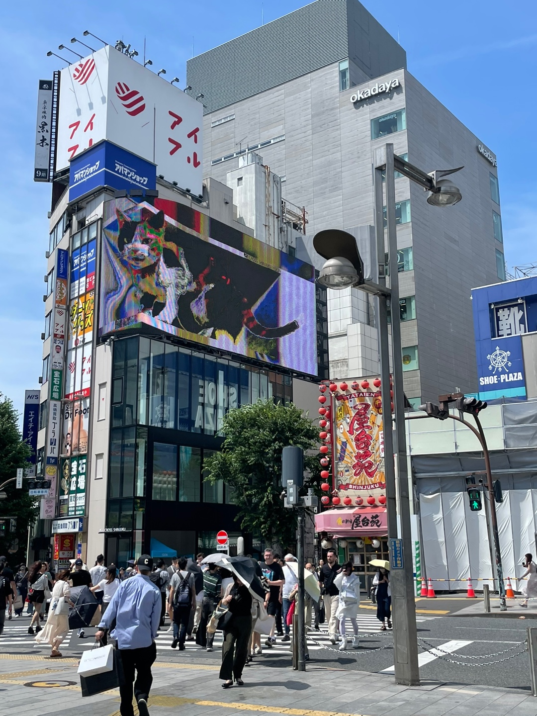 도심속 활기찬 거리 인파