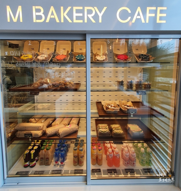M베이커리 카페 케이크