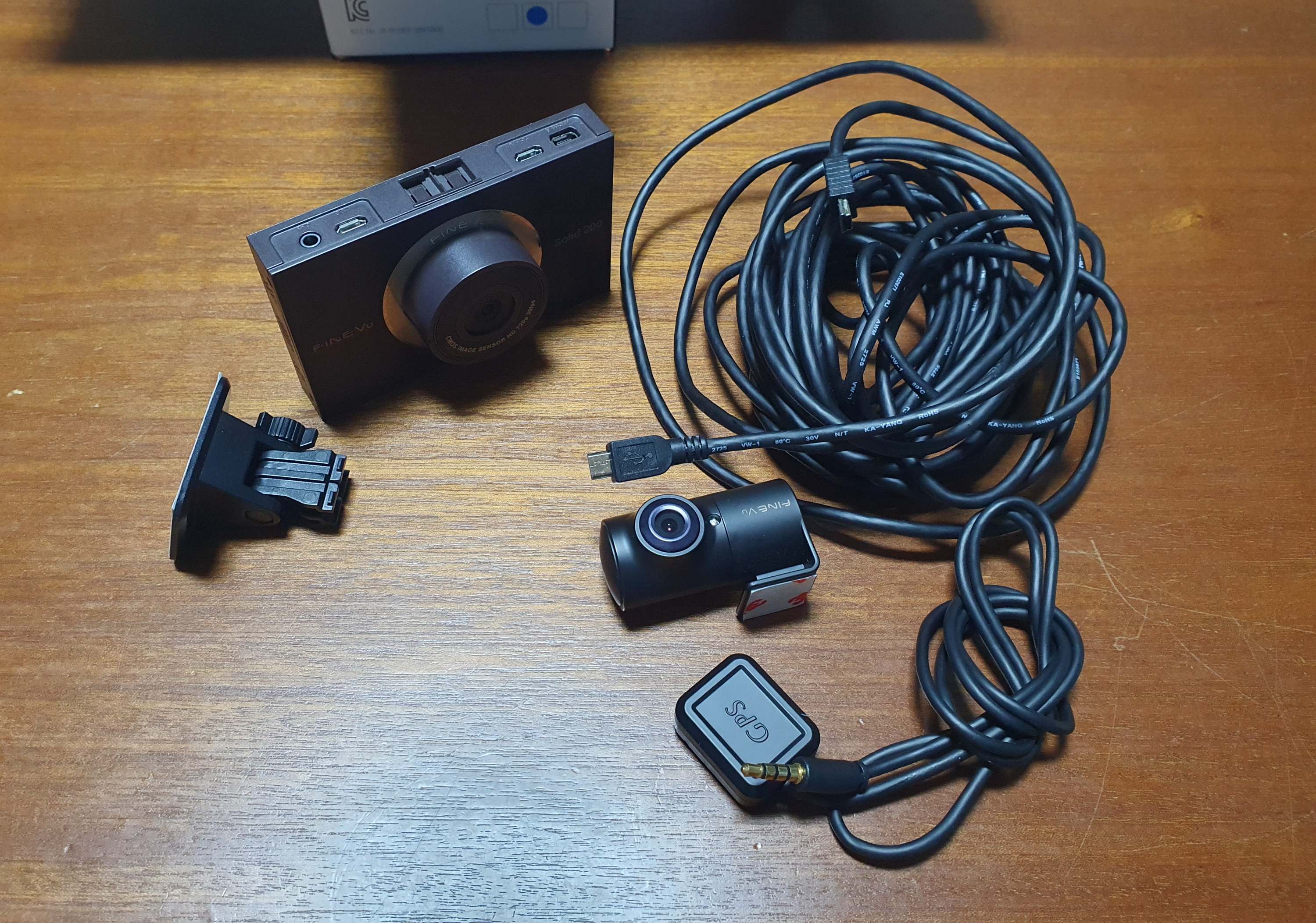 파인뷰 SOLID 200과 케이블등