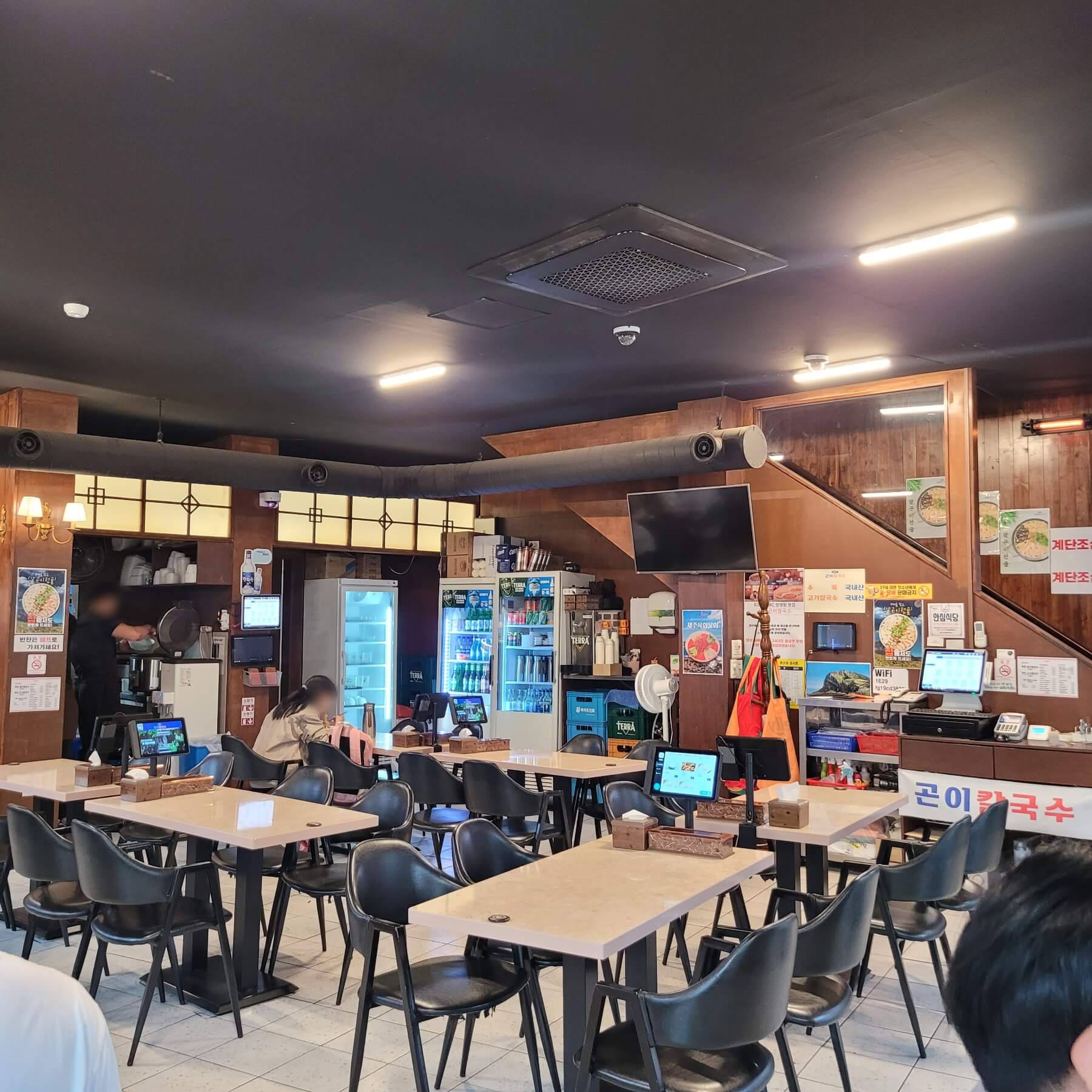 식당_내부의_오른쪽