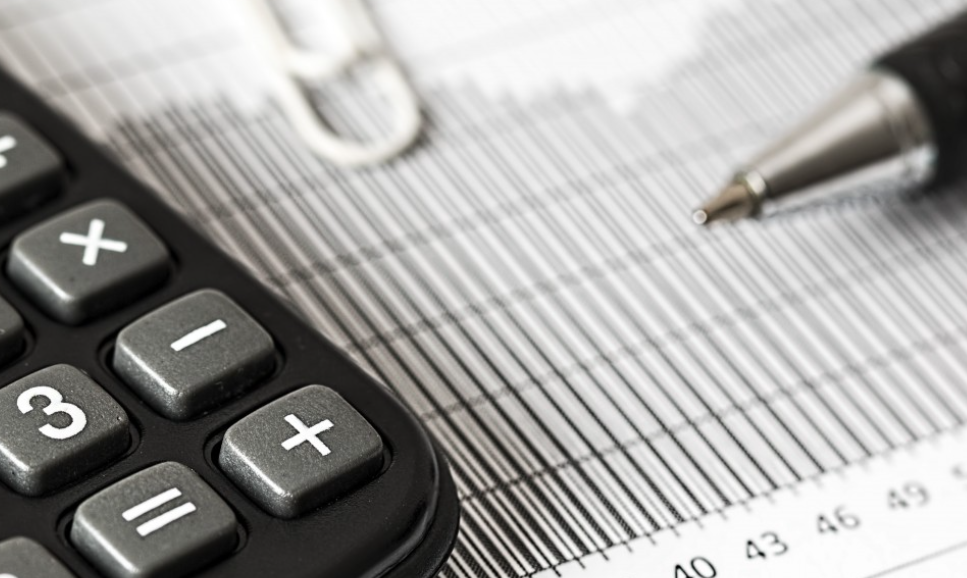 재테크를 시작하기 위해 준비하는 사진