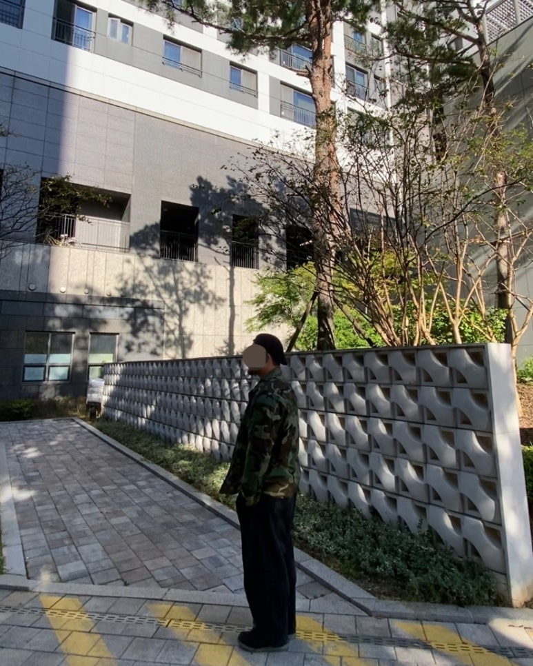 데일리룩('25. 10. 16.)자라 헌팅캡, 미군 미해병 야상 자켓 셔츠 밀리터리 자켓 셔츠, 무신사스탠다드 베이직 티셔츠, 무신사스탠다드 데님와이드 벌룬팬츠, 나이키 킹맨 레더