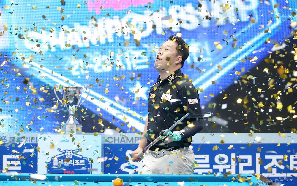 PBA투어에서 우승을 차지한 강동궁 선수