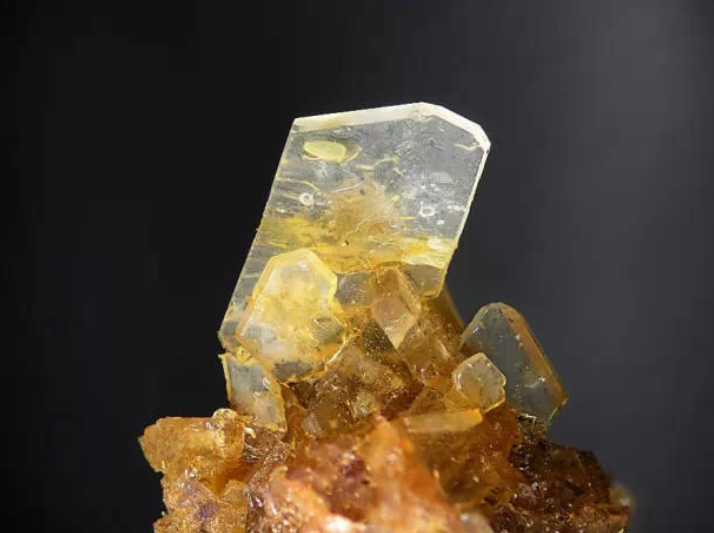 파리 장석(sanidine)