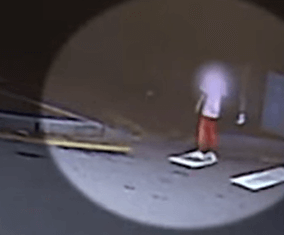 대낮 흉기 난동 CCTV 영상의 한장면