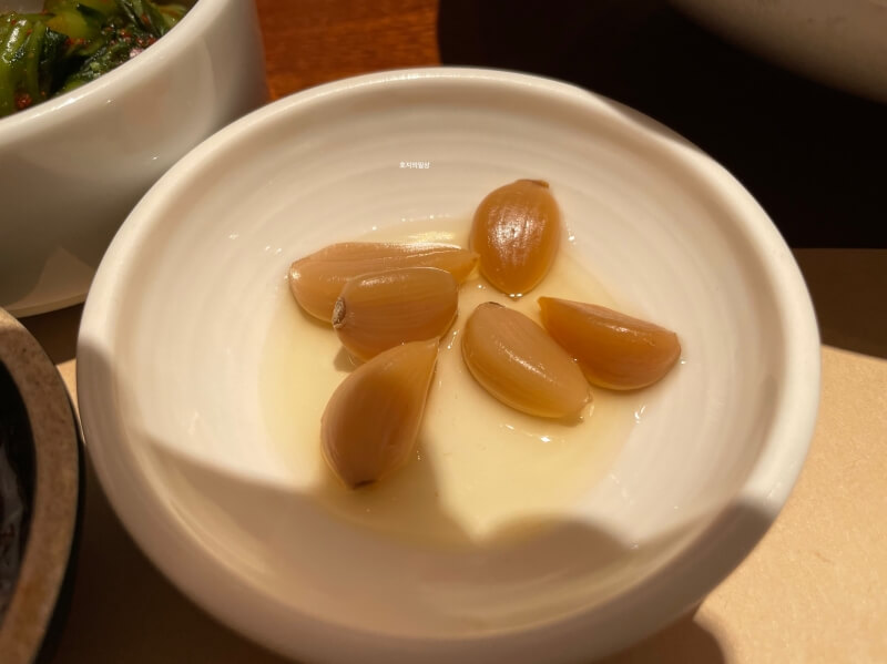 잠실 솥밥 맛집 도꼭지 송파 소피텔 - 마늘 장아찌