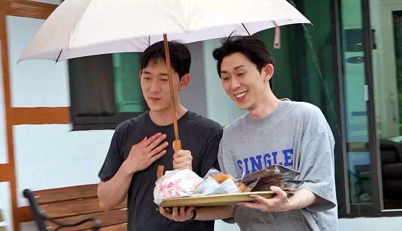나혼자산다 나혼산 소식좌 코쿤 코드쿤스트 삼성 전자 다니는 동생 생일 케이크 도너츠 케익 베이커리 디저트 카페 방배동 서래마을 맛집 위치 어디