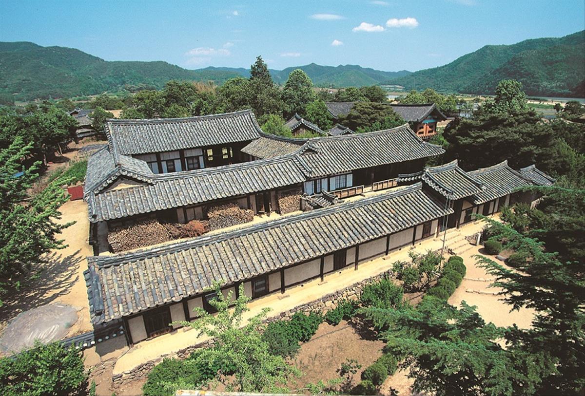 동아시아를 선도하는 안동 문화 하회마을 사진