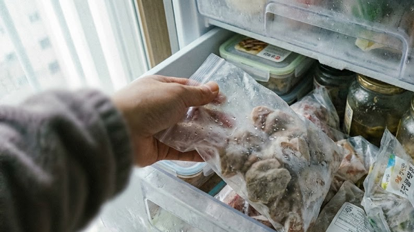 다시 냉동하는 모습