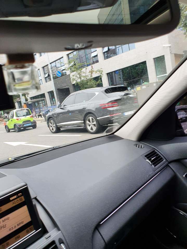 운행 중인 자동차