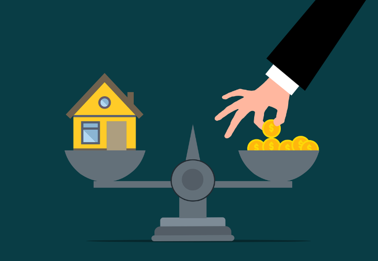 집과 돈이 각각 올라가있는 저울