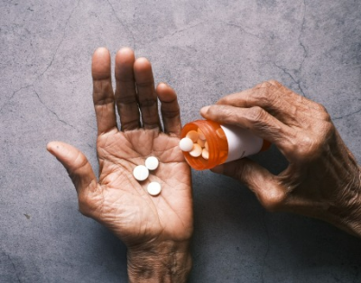 손바닥-위에-약3알