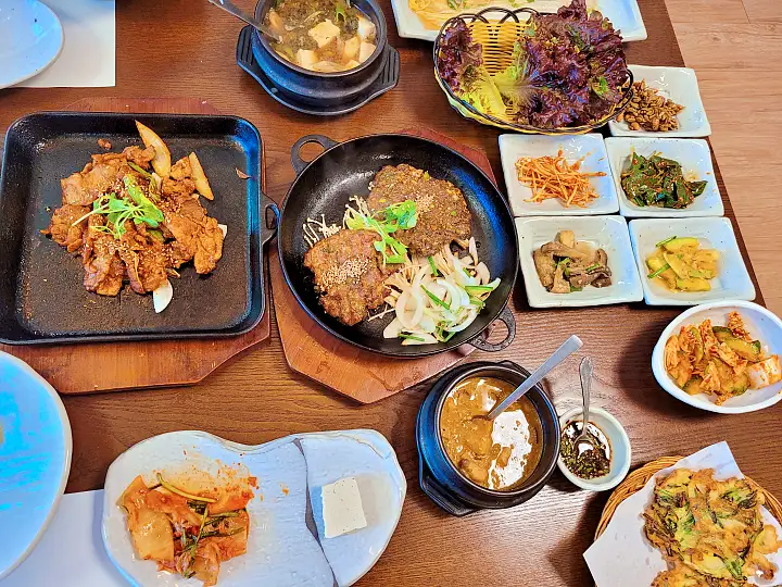 밥 꽃 하나 피었네 자족 식재료 천년초 떡갈비 제육볶음 충남 공주 맛집 추천 생방송투데이 리얼맛집 오늘방송 자족식당