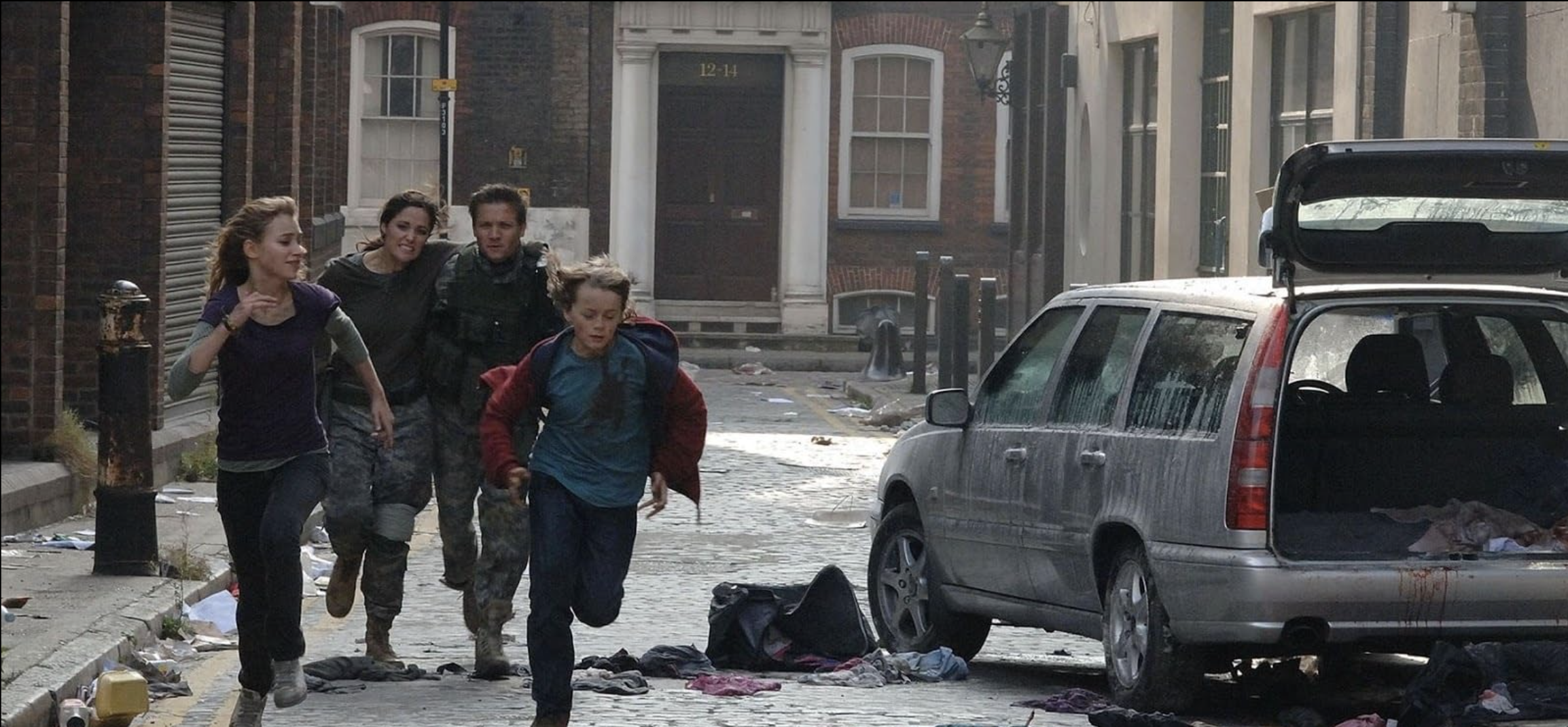 〈28주 후〉 탐미와 앤디 남매 – 좀비 바이러스 속 도시를 탈출하려 달아나는 장면