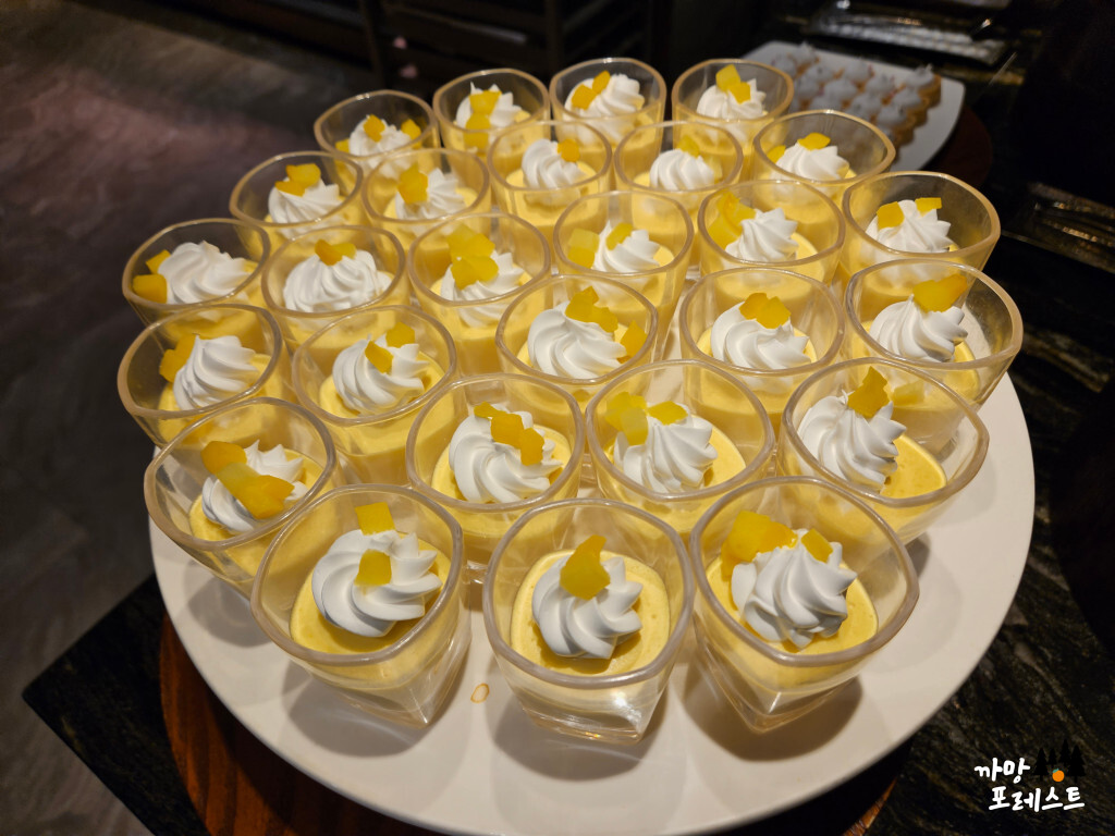 더 리버사이드 호텔 뷔페 케이크