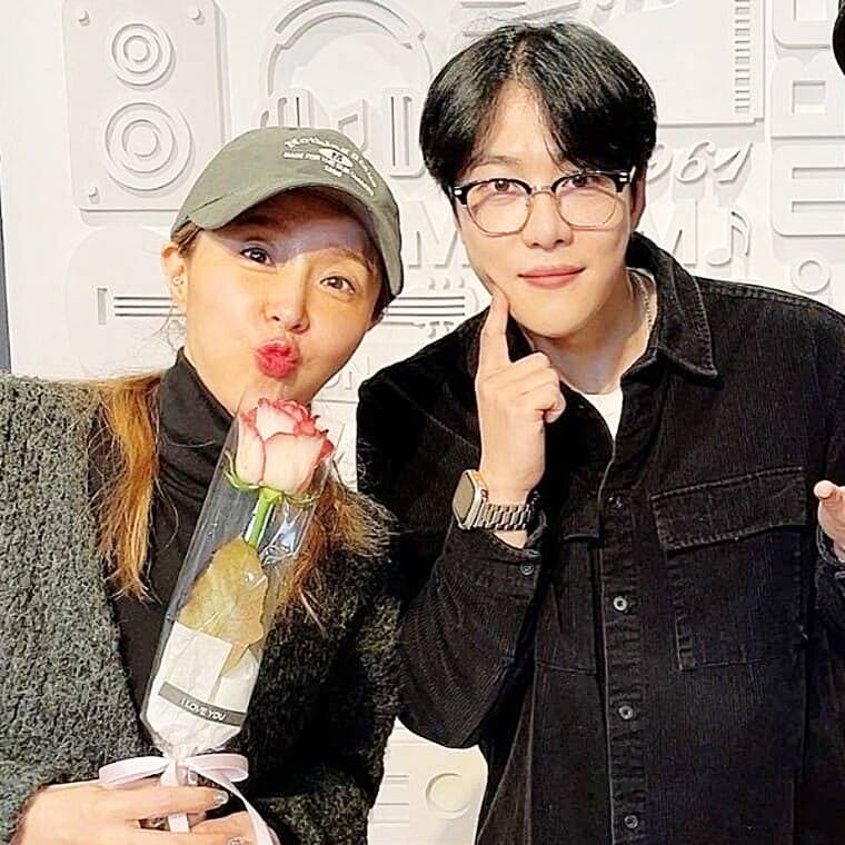 혼성-그룹-코요태의-멤버-신지-가수-문원