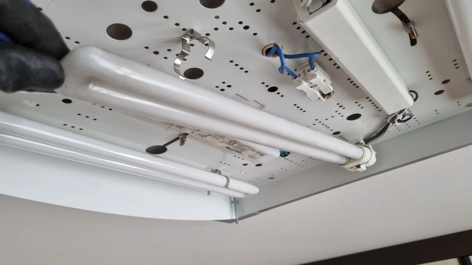 삼파장 램프 빼는 모습