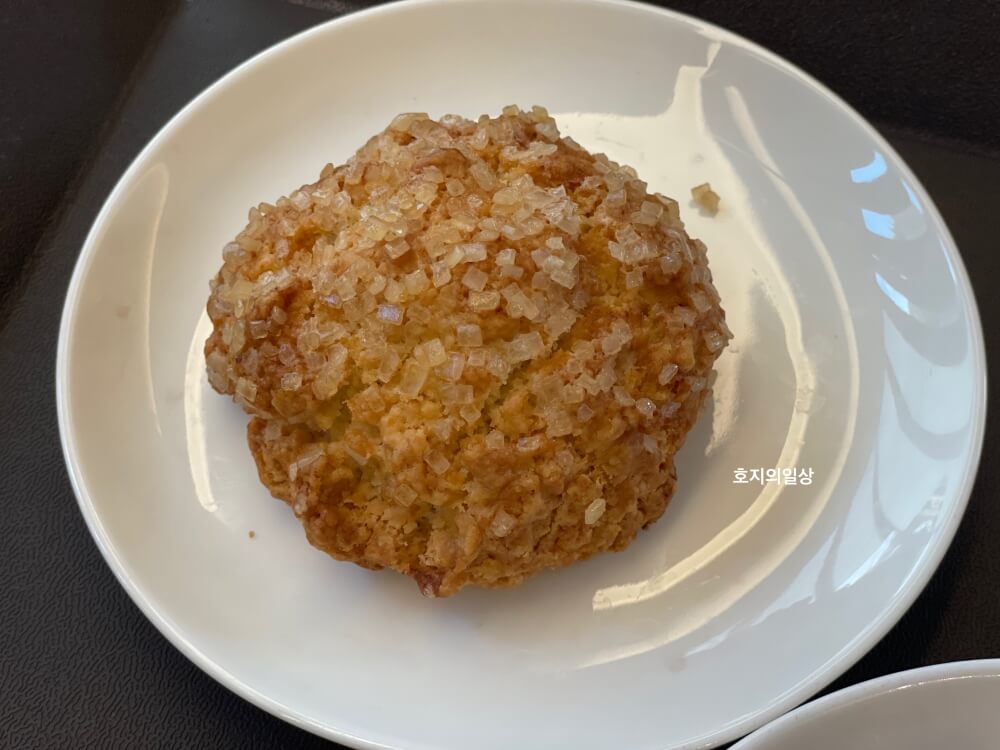 화성 동탄 대형 브런치 카페인 중리 - 플레인 스콘