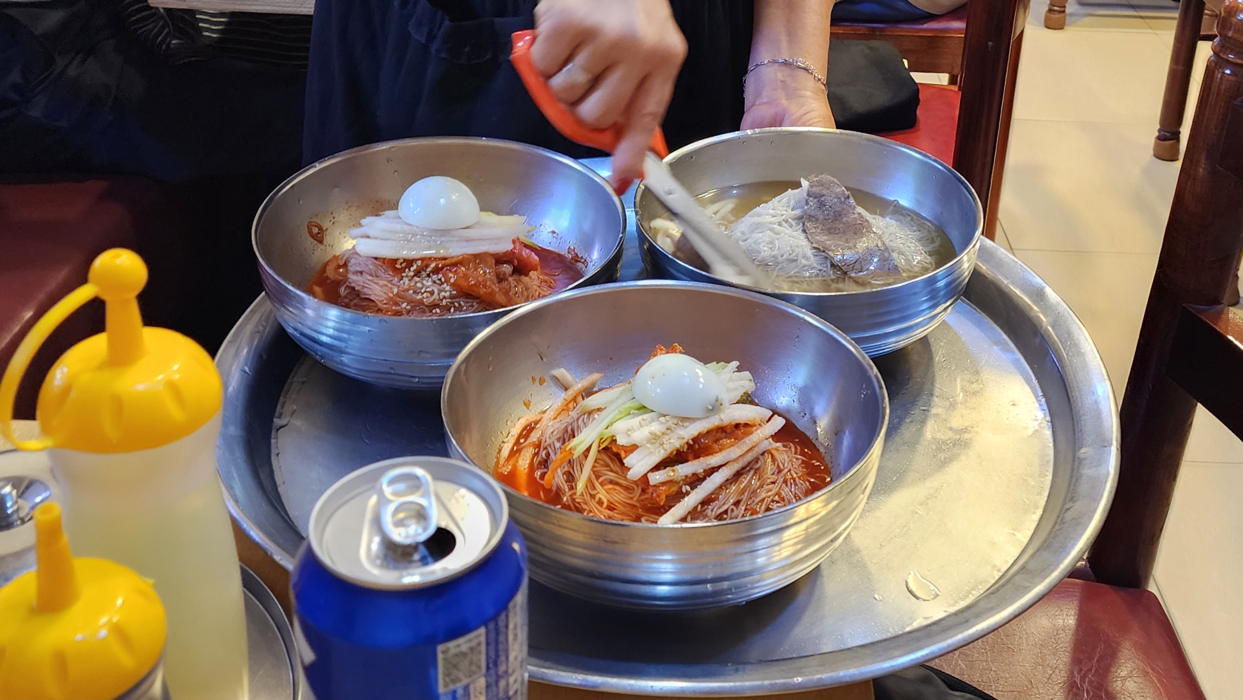 명동 냉면 맛집 회냉면 한 그릇

서울 오래가게 명동함흥면옥 물냉면