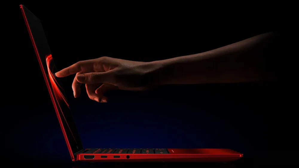 14인치 터치 스크린을 적용한 HP 스쿠데리아 페라리 AI PC