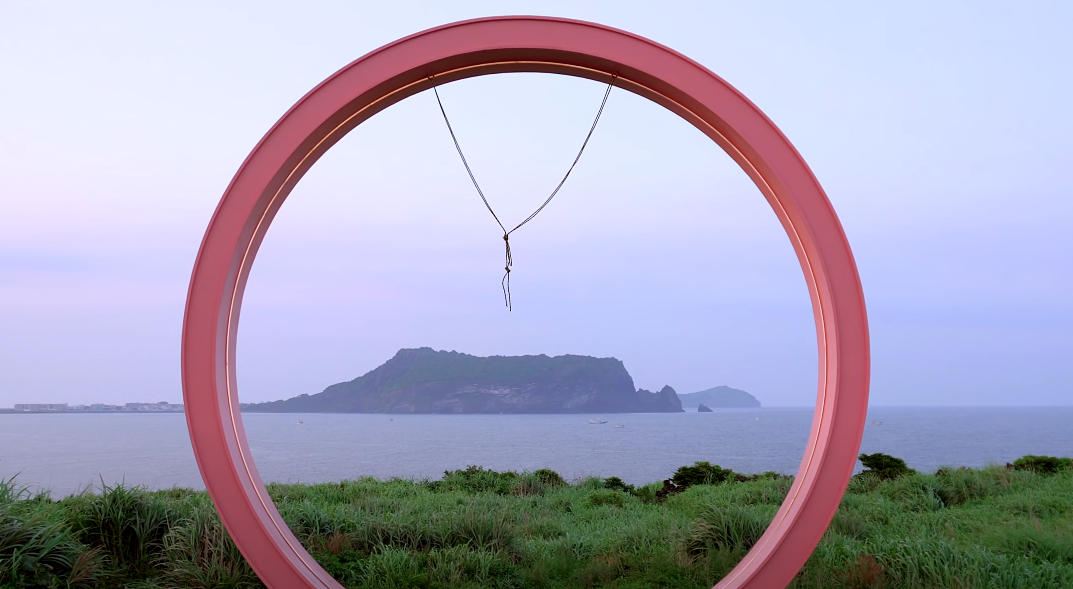 섭지코지에서 바라보는 성산일출봉의 모습입니다.