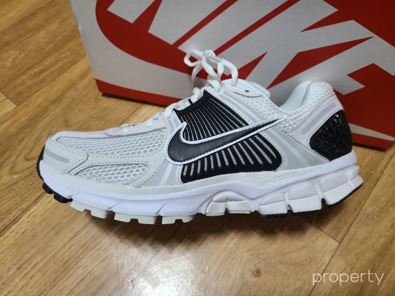 나이키운동화-줌보메로5M-화이트&amp;블랙-나이키빨간상자