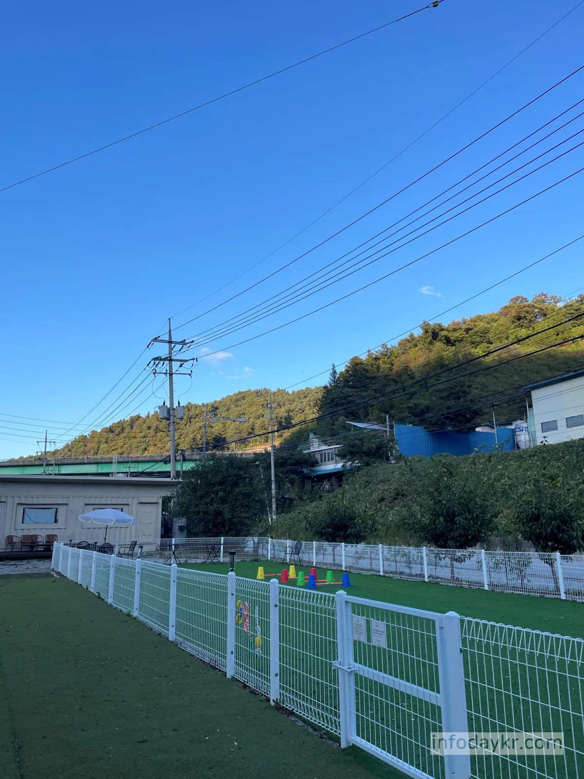 스윗피크닉-글램핑-편의시설-댕댕이-놀이터